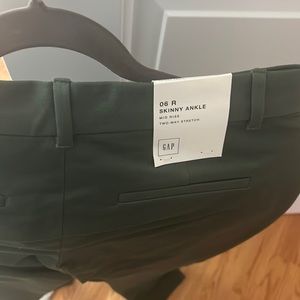 Brand new GAP size 6r mid rise two way stretch, skinny ankle. Color olive green
